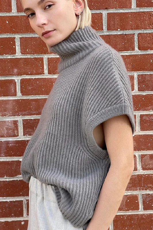 Sleeveless T-Neck Sweater in Tortora Bright Pastel Dark