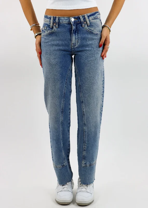 Free People Risk Taker Mid-Rise Jeans ★ Medium Wash Elegant Dark-Wash Bootcut Jeans